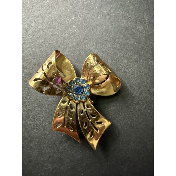 Vintage Bow Rhinestone Brooch Scarf Pin Gold Tone Open Work Cocktail Career - Picture 1 of 5